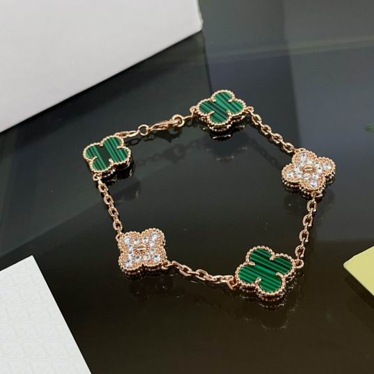 V.a.n Cleef & Arpels Bracelet 13