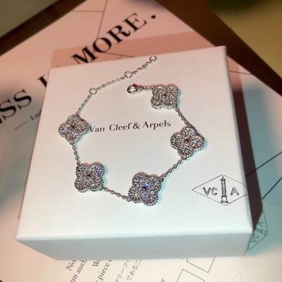 V.a.n Cleef & Arpels Bracelet 21