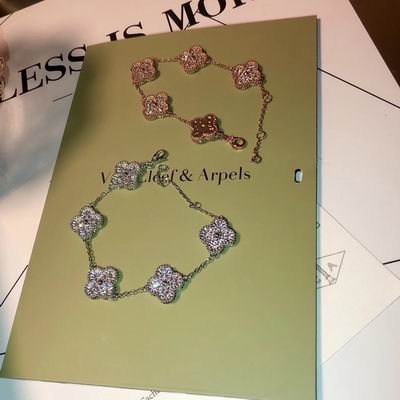 V.a.n Cleef & Arpels Bracelet 21