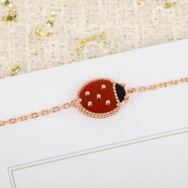 V.a.n Cleef & Arpels Bracelet 25