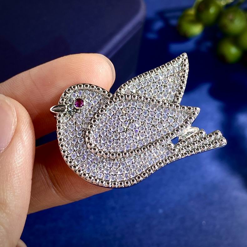 V.a.n Cleef & Arpels Brooch 13