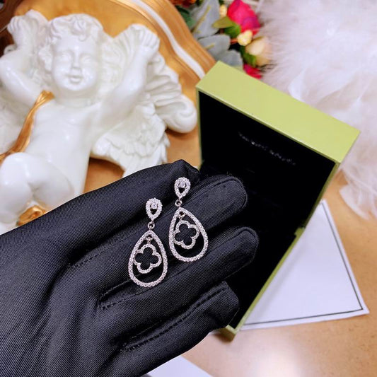 V.a.n Cleef & Arpels Earring 28