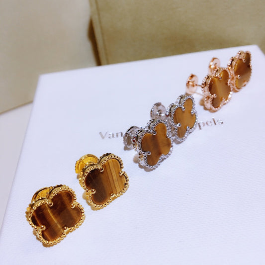 V.a.n Cleef & Arpels Earring 30