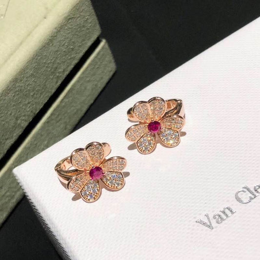 V.a.n Cleef & Arpels Earring 35