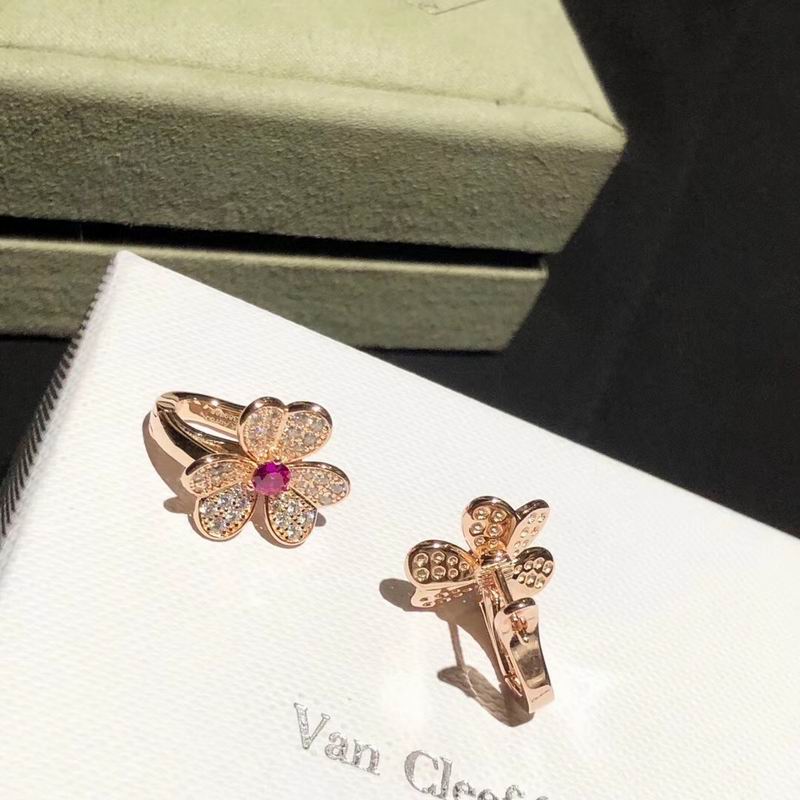 V.a.n Cleef & Arpels Earring 35