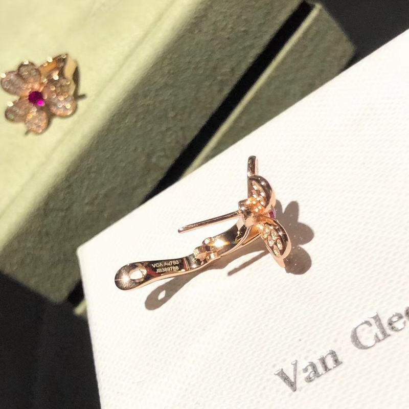 V.a.n Cleef & Arpels Earring 35