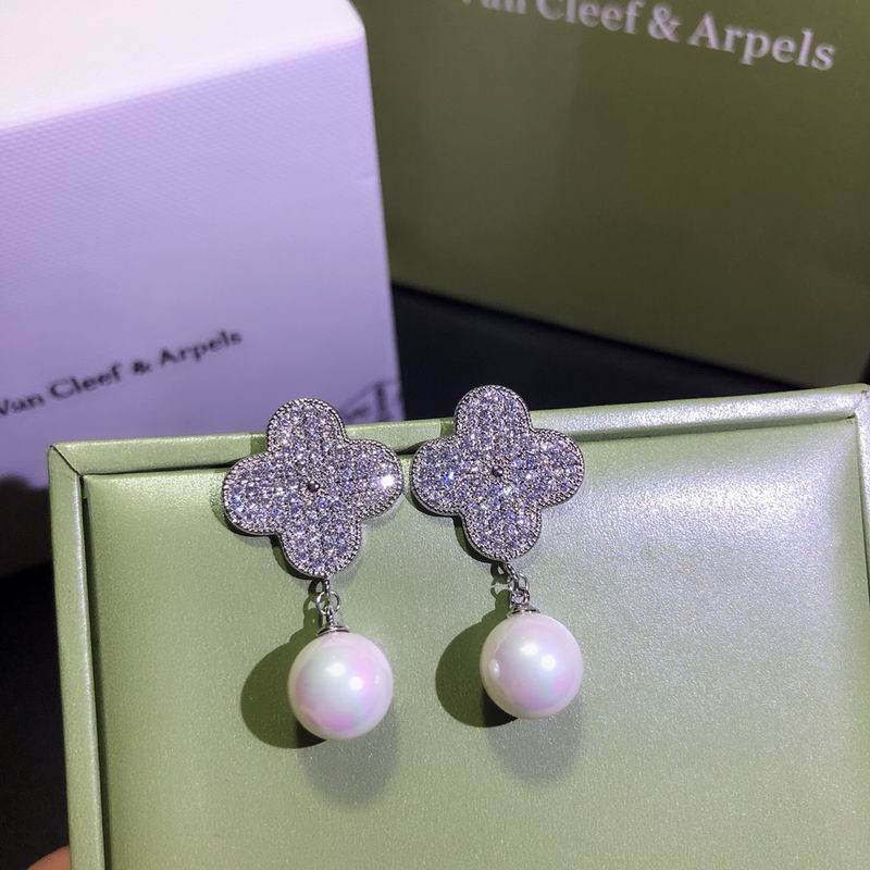 V.a.n Cleef & Arpels Earring 42