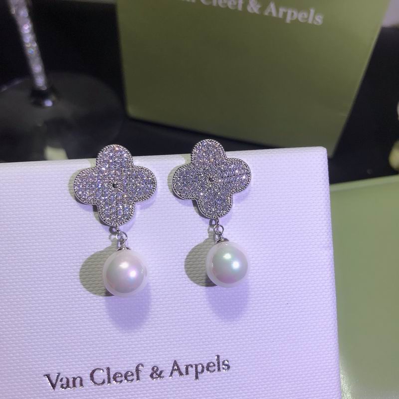 V.a.n Cleef & Arpels Earring 42