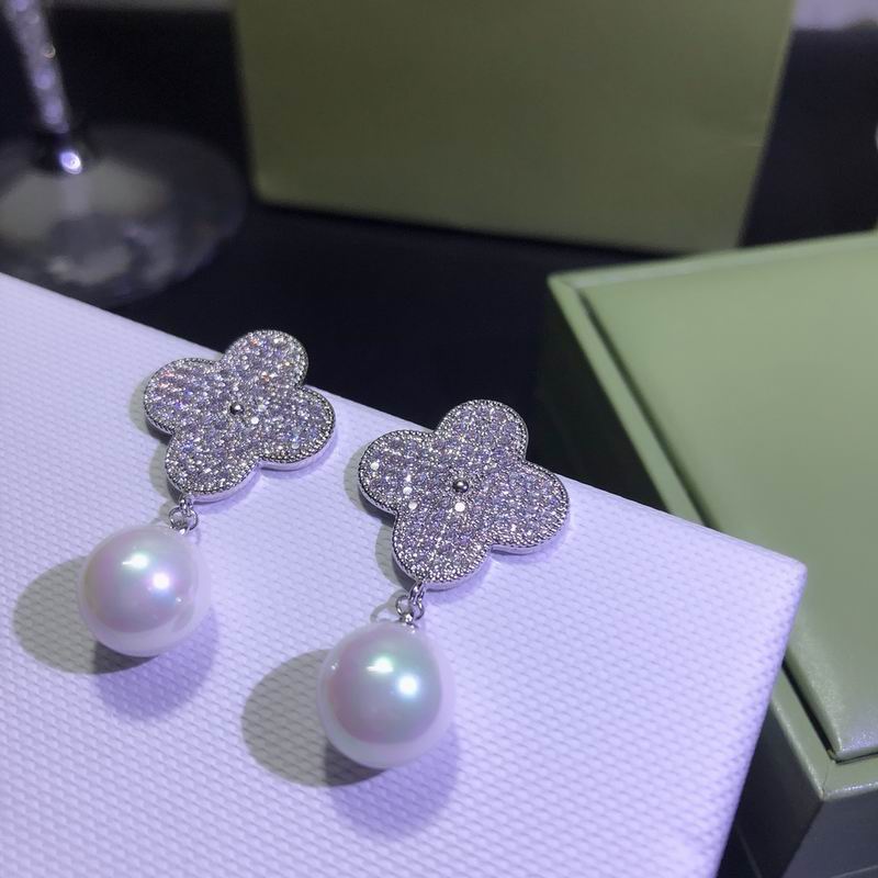 V.a.n Cleef & Arpels Earring 42