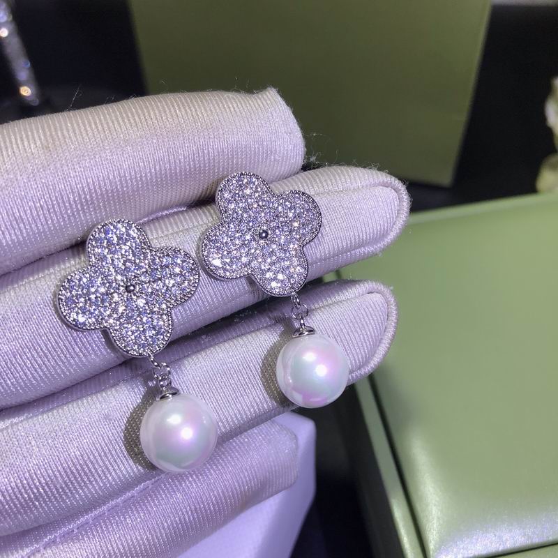 V.a.n Cleef & Arpels Earring 42