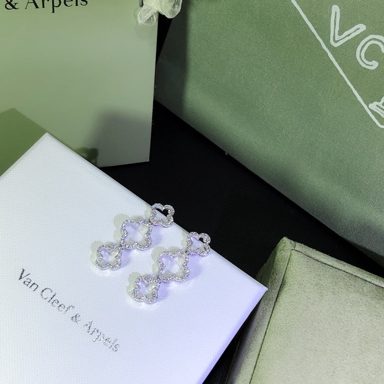 V.a.n Cleef & Arpels Earring 43