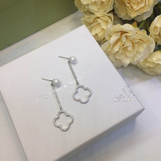 V.a.n Cleef & Arpels Earring 44