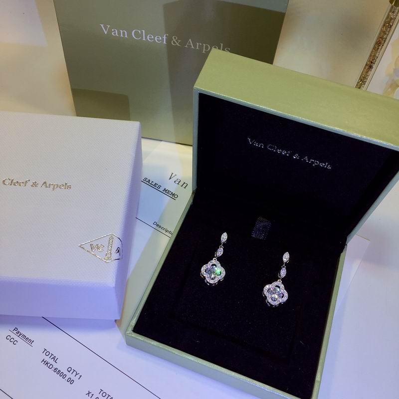 V.a.n Cleef & Arpels Earring 45