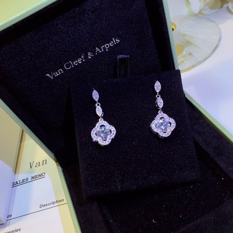 V.a.n Cleef & Arpels Earring 45