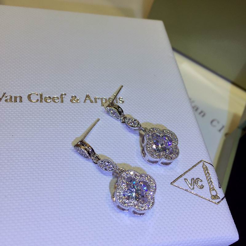 V.a.n Cleef & Arpels Earring 45