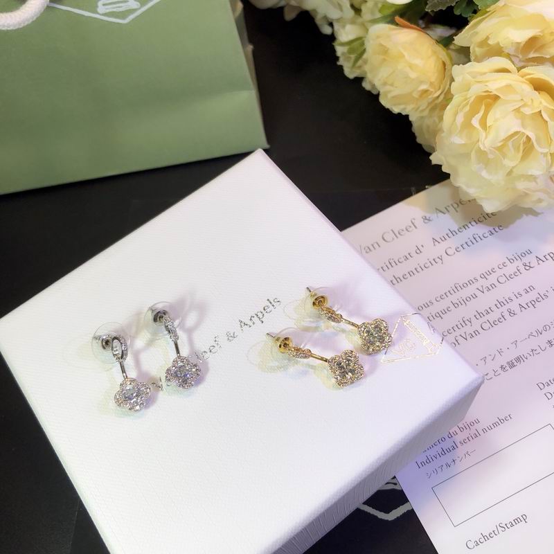 V.a.n Cleef & Arpels Earring 46