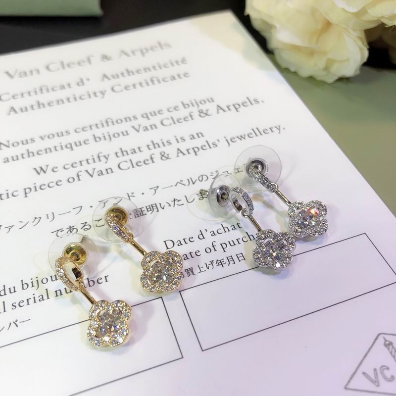 V.a.n Cleef & Arpels Earring 46