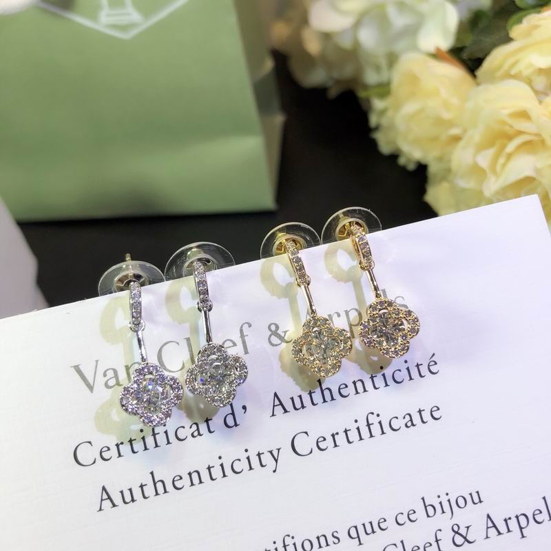 V.a.n Cleef & Arpels Earring 46