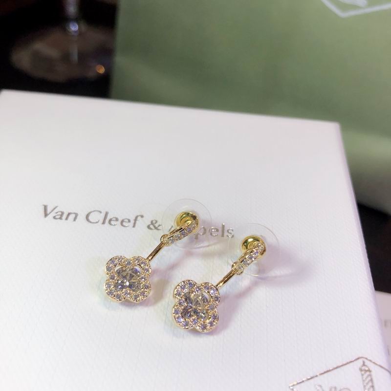 V.a.n Cleef & Arpels Earring 46