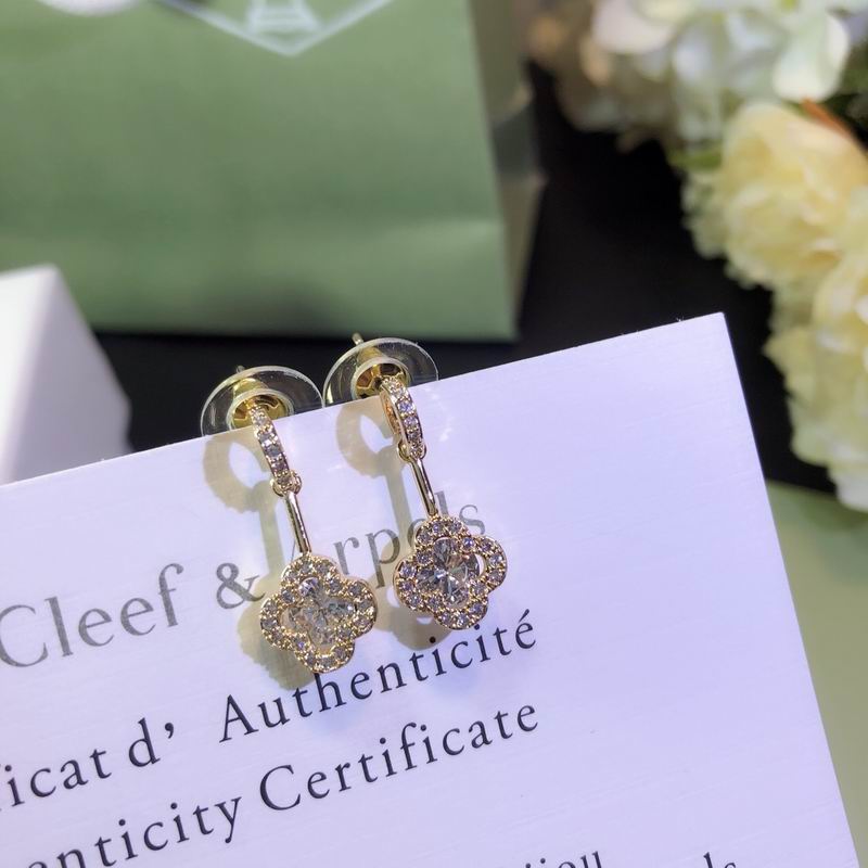 V.a.n Cleef & Arpels Earring 46