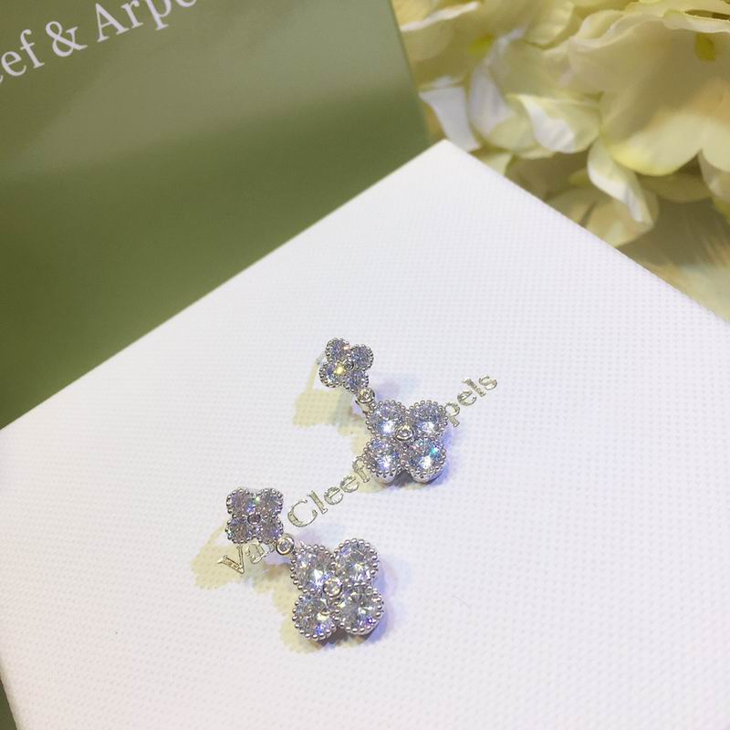 V.a.n Cleef & Arpels Earring 47