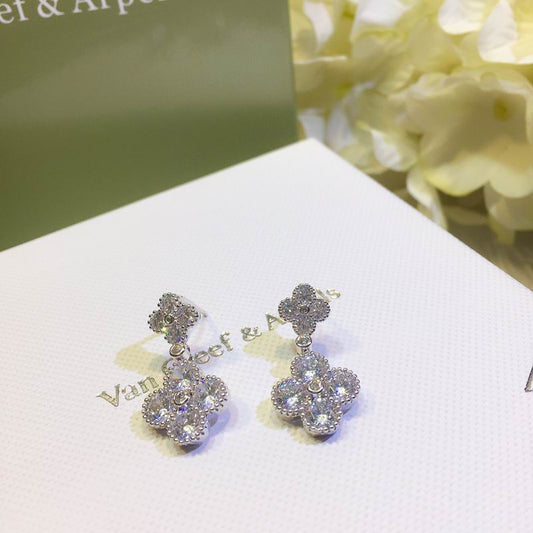 V.a.n Cleef & Arpels Earring 47