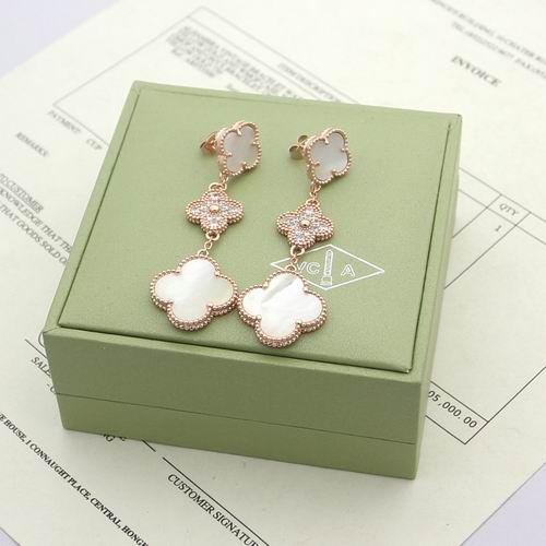 V.a.n Cleef & Arpels Earring 17