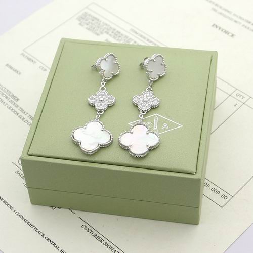 V.a.n Cleef & Arpels Earring 17