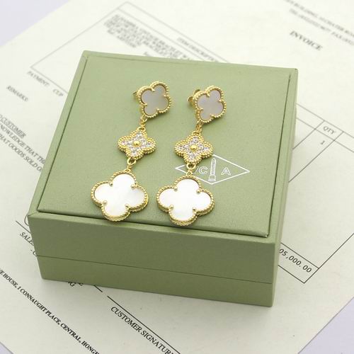 V.a.n Cleef & Arpels Earring 17