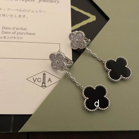 V.a.n Cleef & Arpels Earring 25