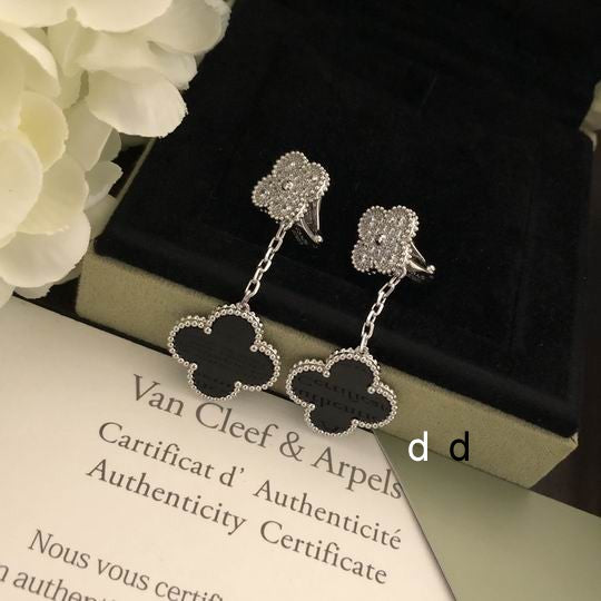 V.a.n Cleef & Arpels Earring 25