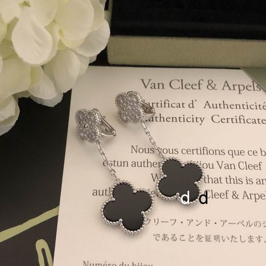 V.a.n Cleef & Arpels Earring 25