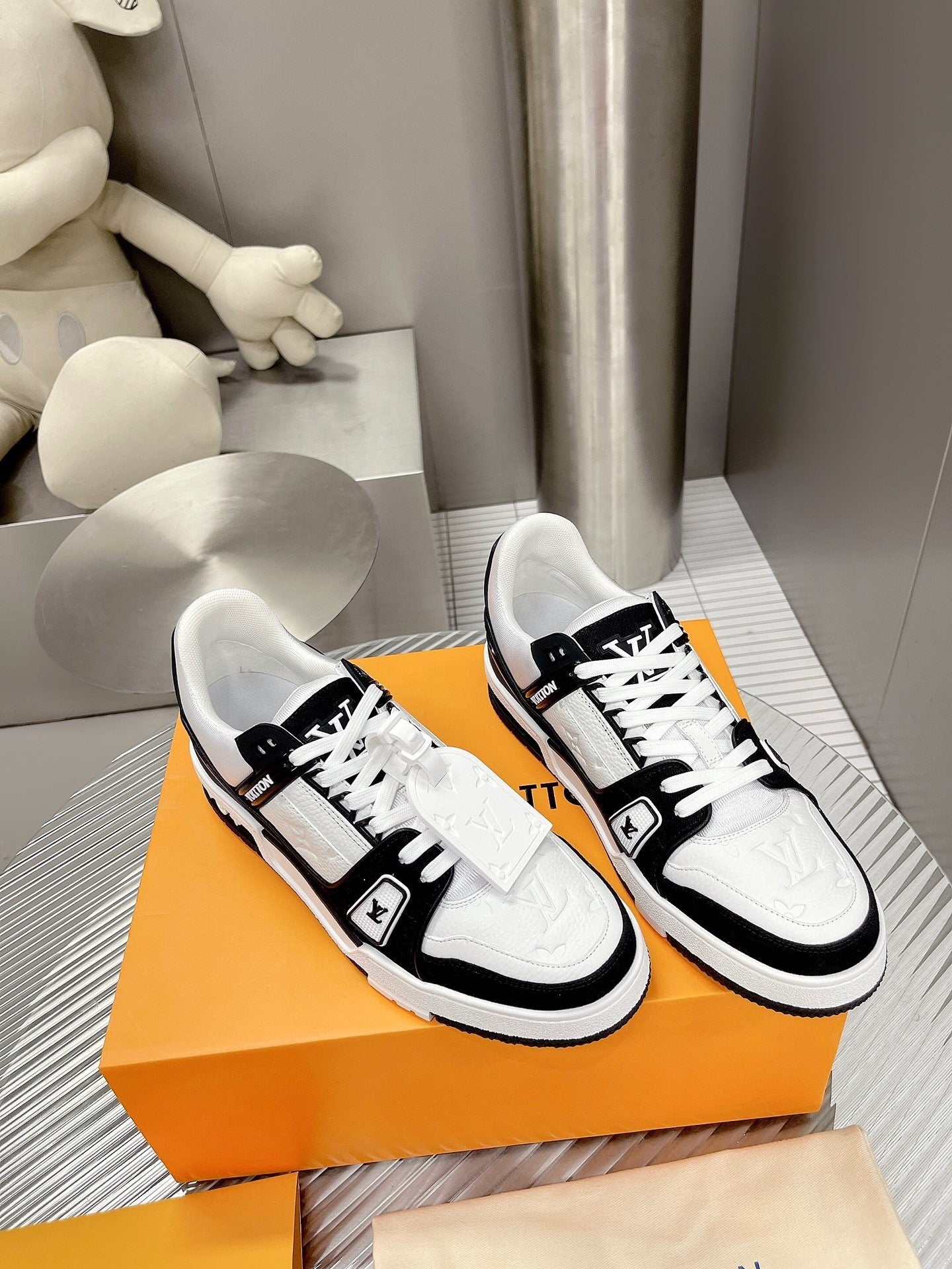 LOUIS VUITTON TRAINER