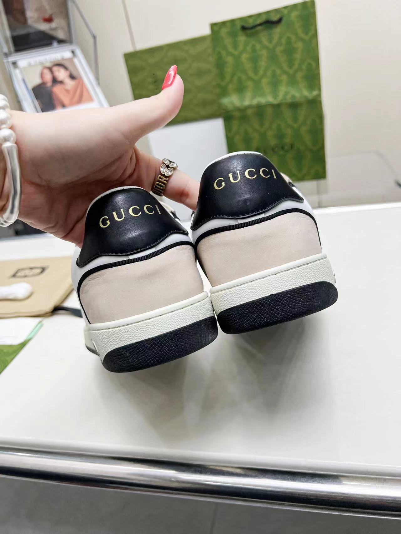 G.U.C.C.I  SHOES  26