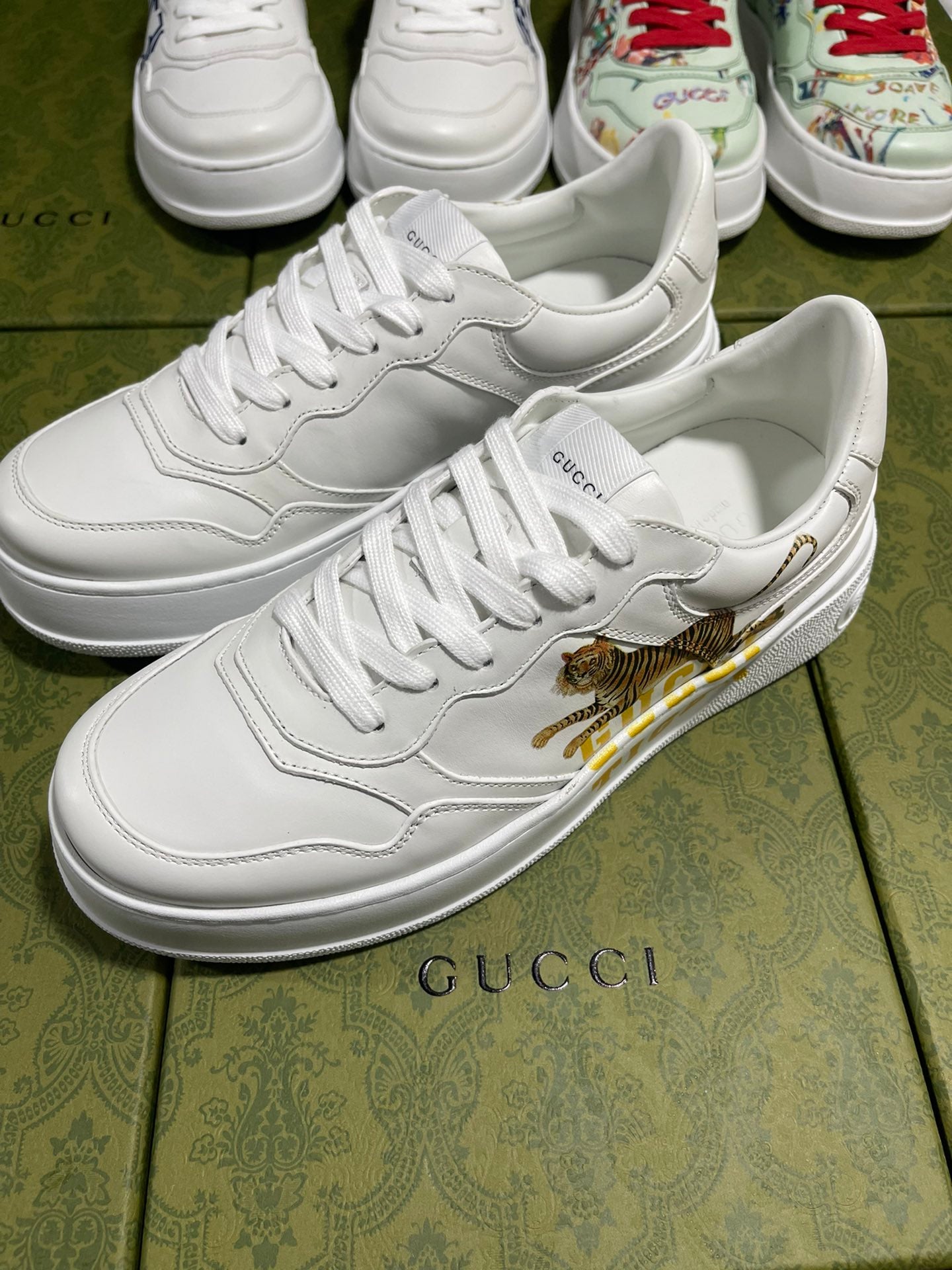 G.U.C.C.I  SHOES  43