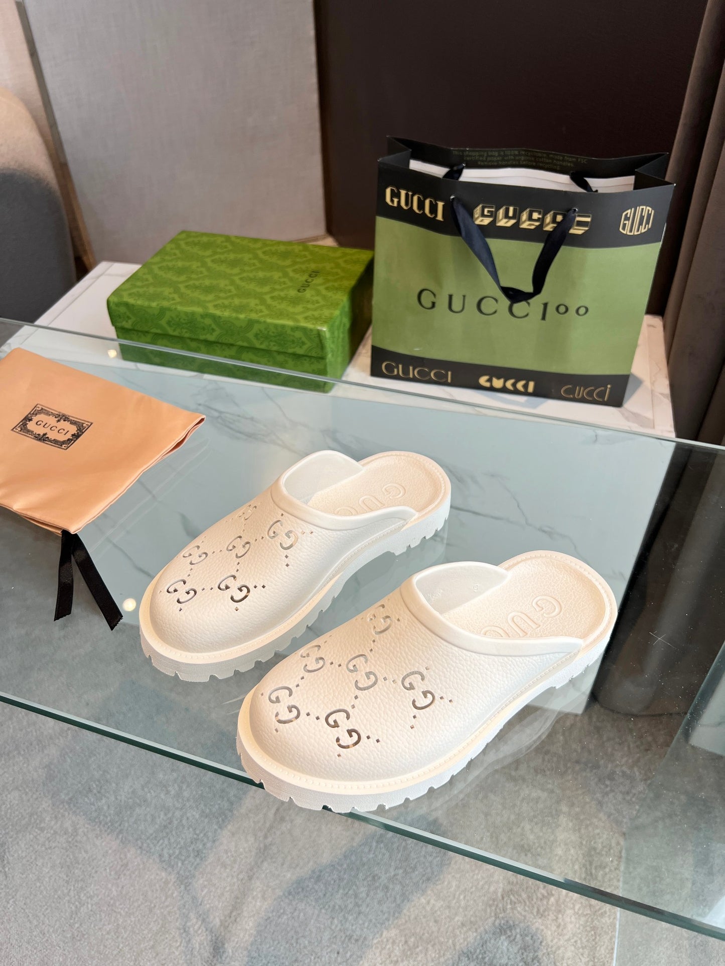 G.U.C.C.I  SHOES  73