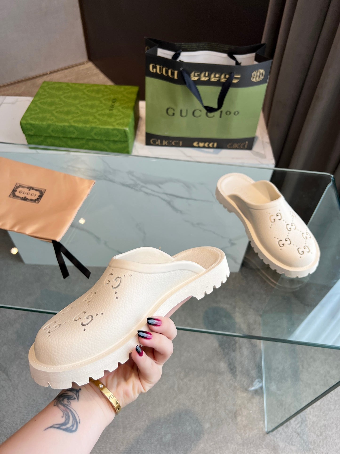 G.U.C.C.I  SHOES  73