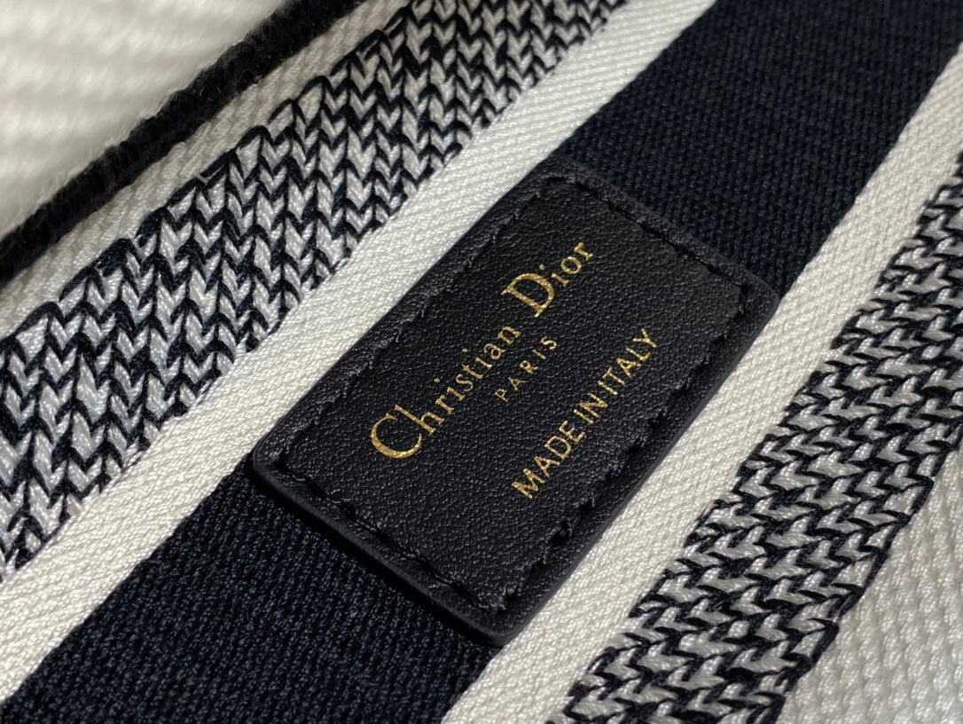 Dior Lady Dior handbag 24cm