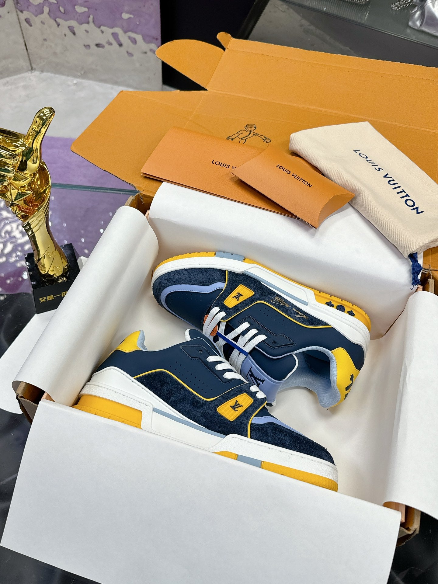 Louis Vuitton hits! trainer shoes