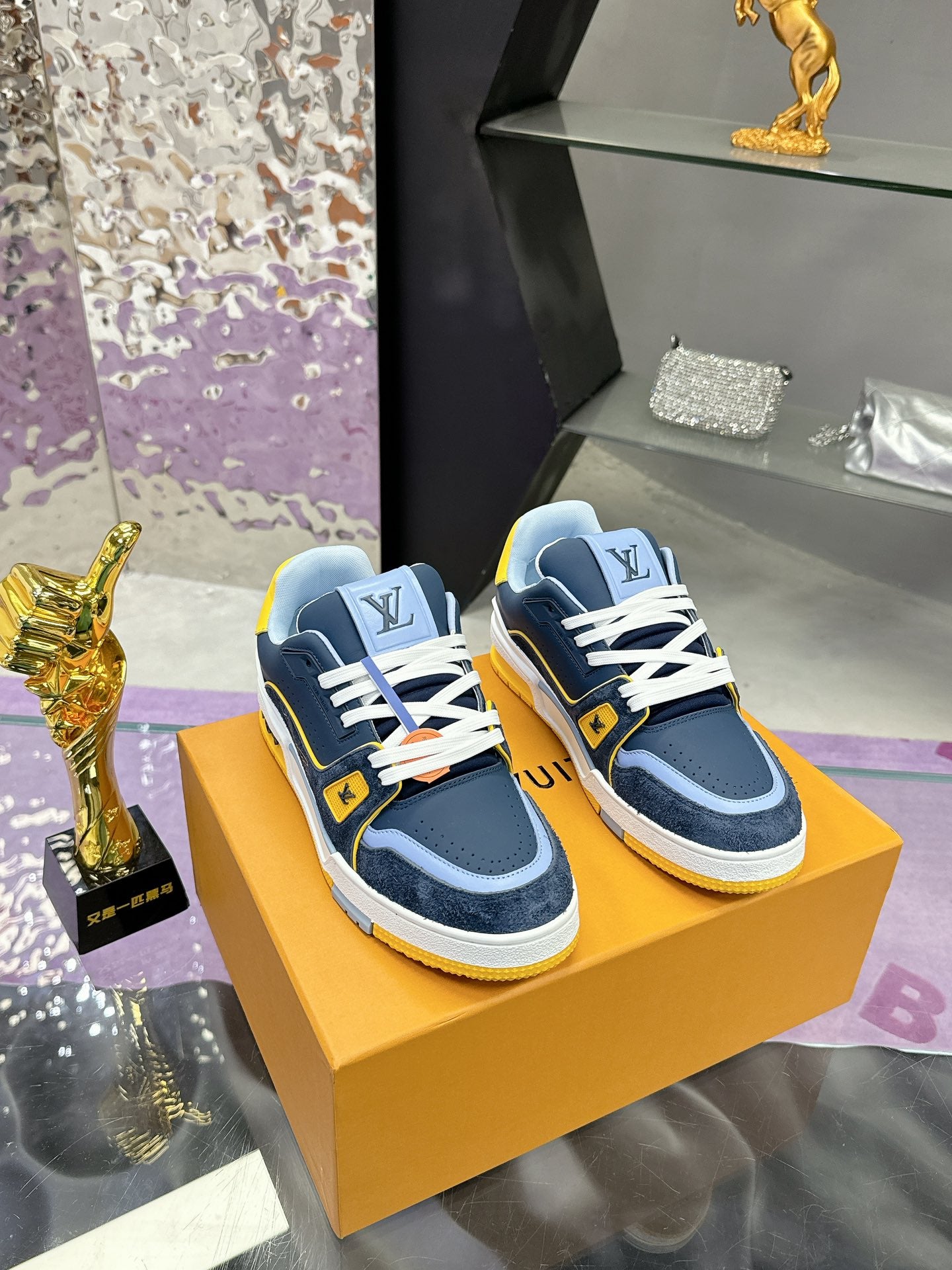 Louis Vuitton hits! trainer shoes