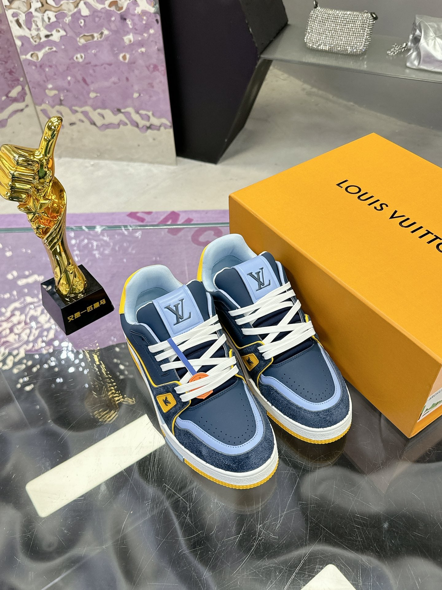 Louis Vuitton hits! trainer shoes