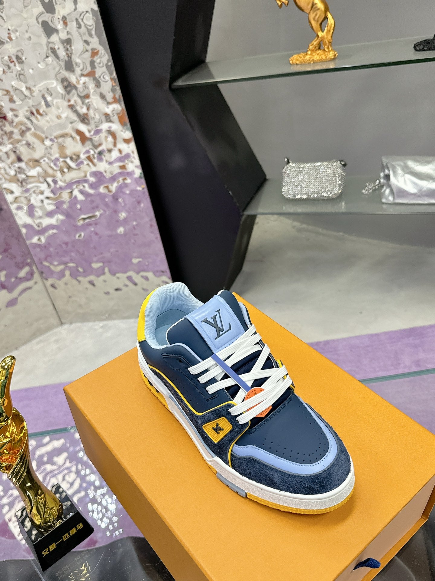 Louis Vuitton hits! trainer shoes