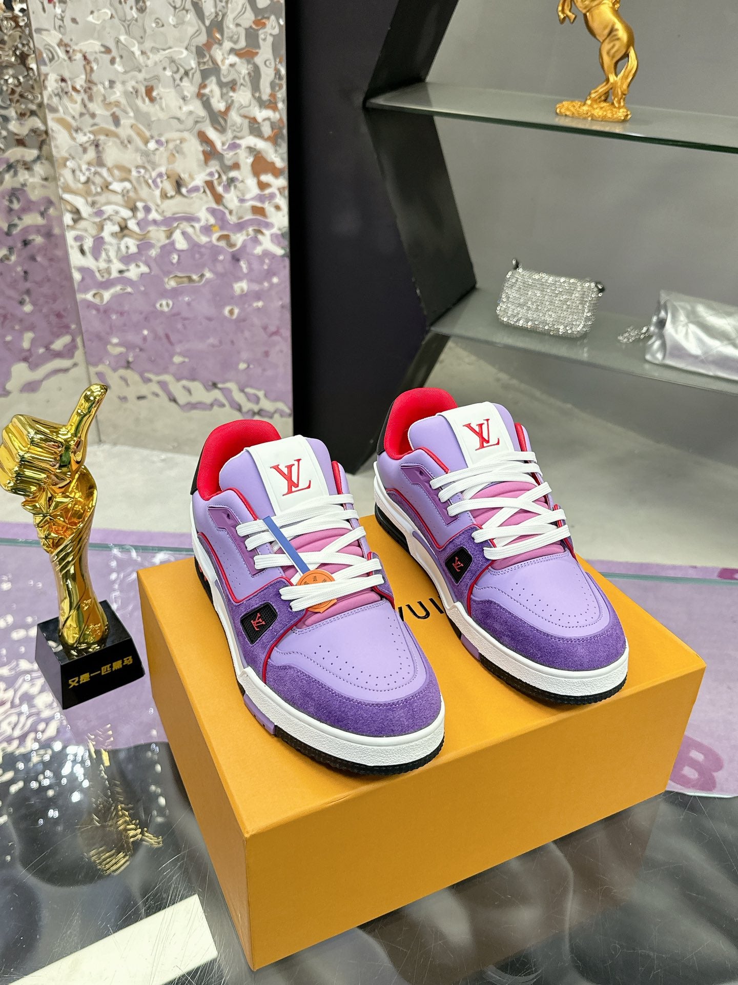 Louis Vuitton hits! trainer shoes