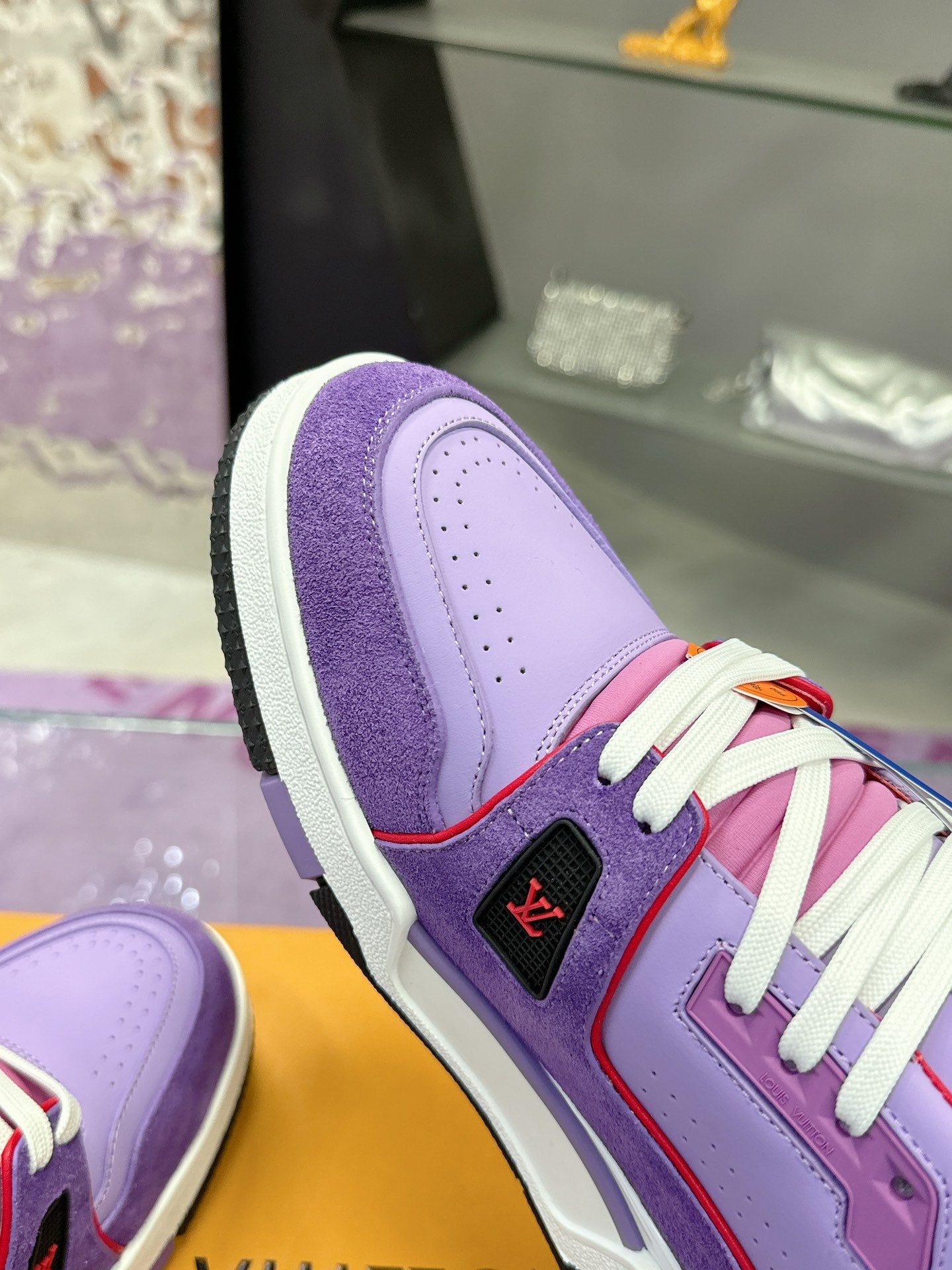 Louis Vuitton hits! trainer shoes