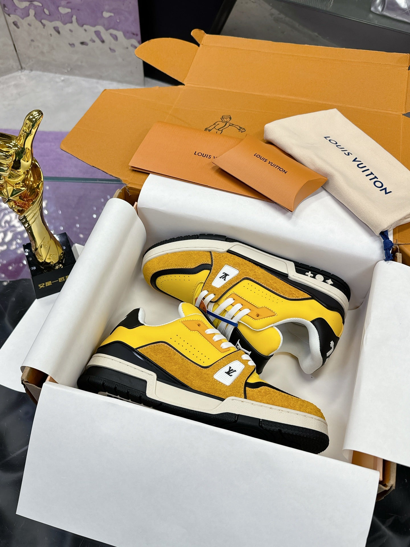 Louis Vuitton hits! trainer shoes