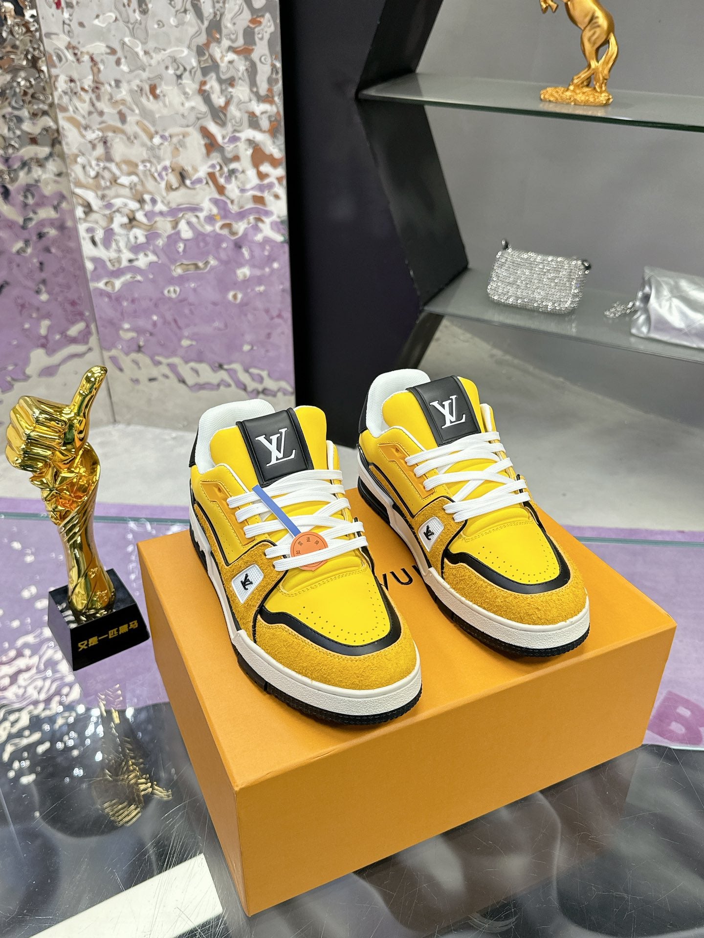 Louis Vuitton hits! trainer shoes