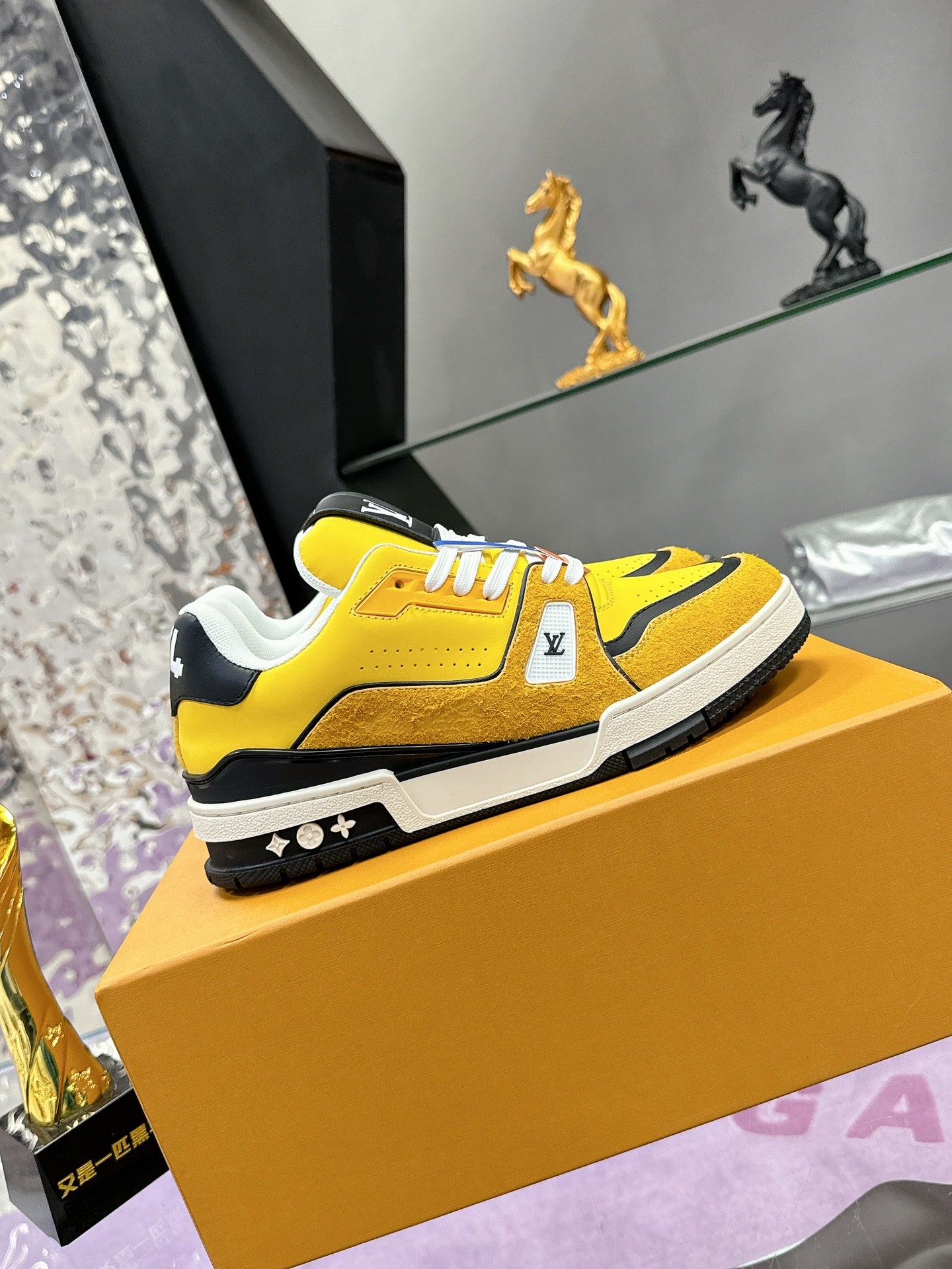 Louis Vuitton hits! trainer shoes