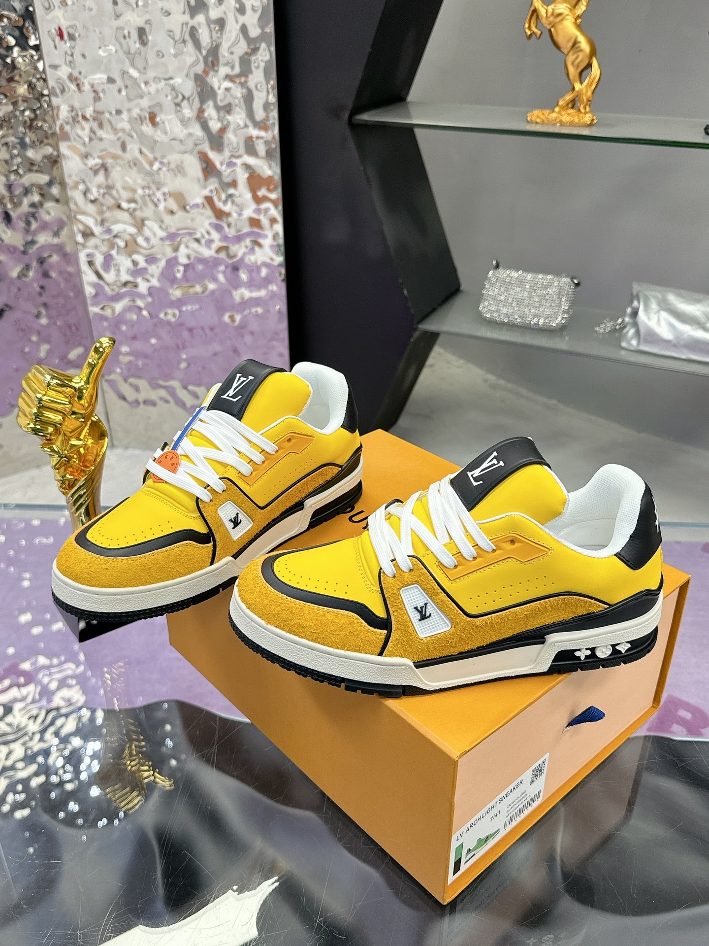 Louis Vuitton hits! trainer shoes