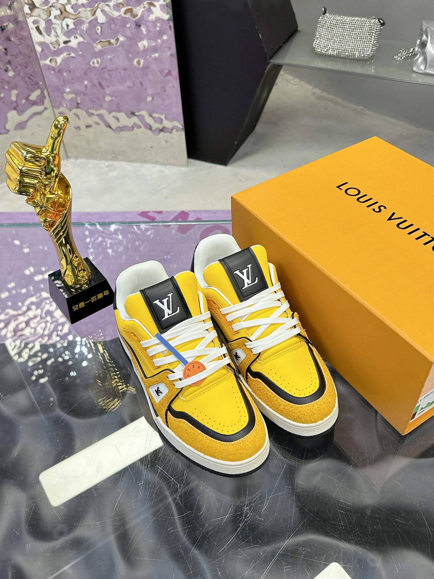 Louis Vuitton hits! trainer shoes