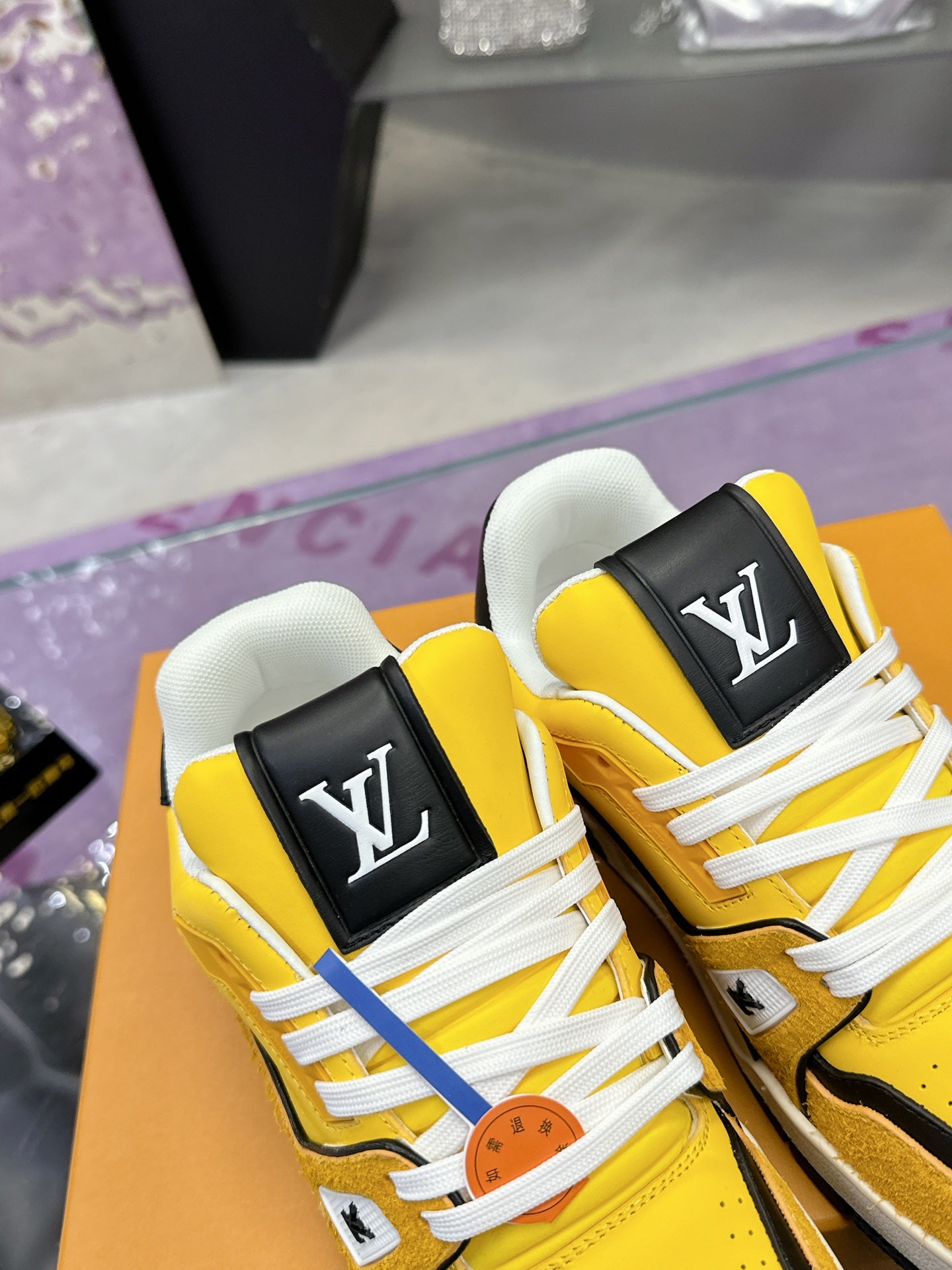 Louis Vuitton hits! trainer shoes